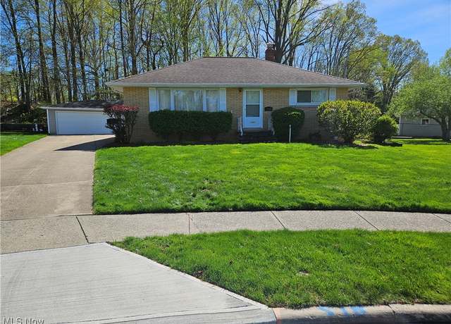 Property at 2480 Larchmont Ct, Wickliffe, OH 44092, 3 beds, 2 baths