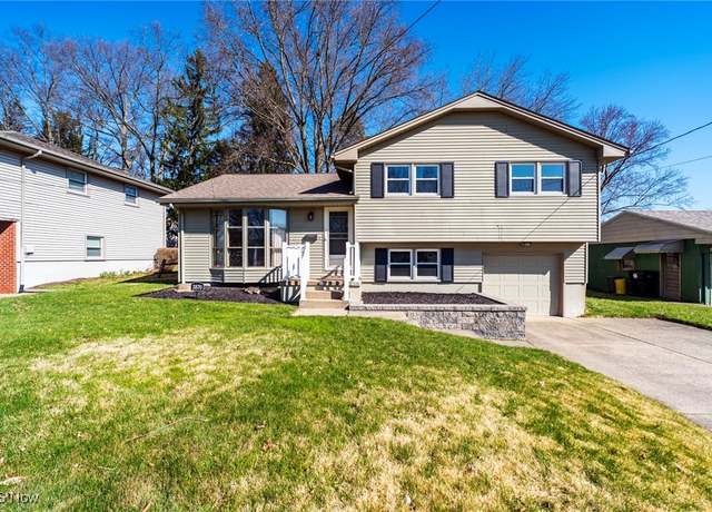 Property at 3870 Ayrshire Dr, Austintown, OH 44511, 3 beds, 1.5 baths
