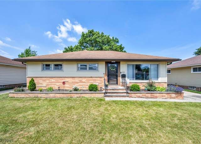 Property at 7356 Oakwood Rd, Parma, OH 44130, 3 beds, 2 baths