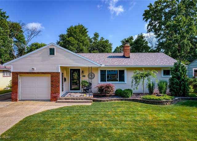 Property at 1885 Stabler Rd, Akron, OH 44313, 3 beds, 1.5 baths