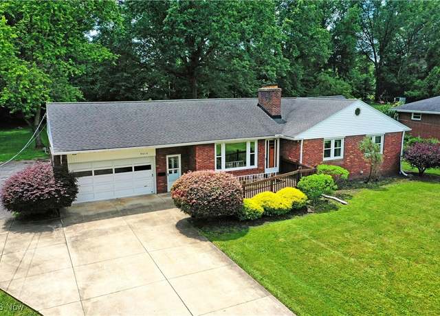 Property at 4016 Bruce Dr SE, Warren, OH 44484, 3 beds, 2 baths