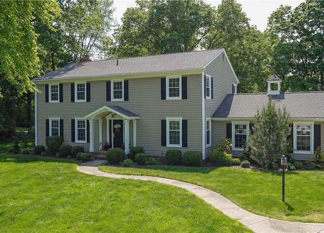 Property at 40 Hickory Ln, Hudson, OH 44236, 4 beds, 2.5 baths
