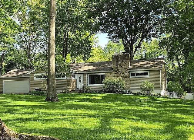 Property at 2830 Fort Island Dr, Fairlawn, OH 44333, 3 beds, 2 baths