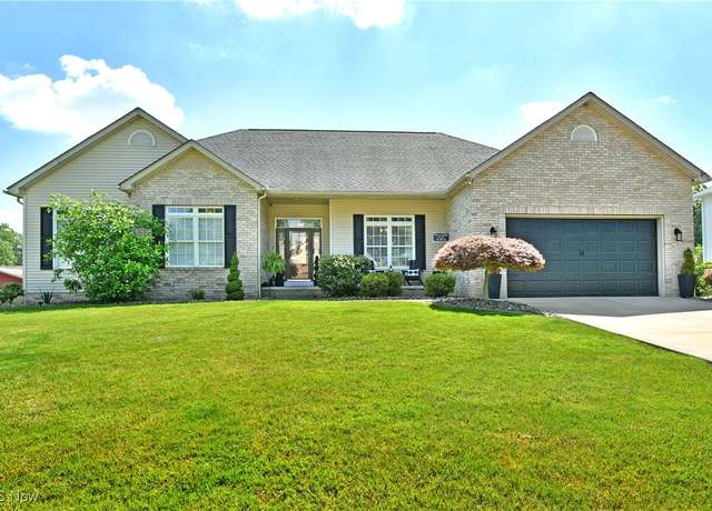 Property at 257 Country Club Dr SE, Warren, OH 44484, 3 beds, 2 baths