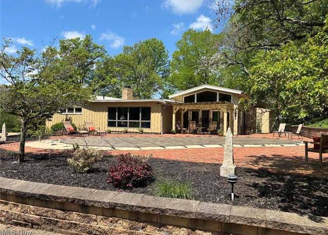 Property at 805 Lynnwood Dr, Minerva, OH 44657, 3 beds, 3.5 baths