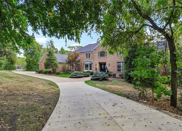 Property at 1758 Four Seasons Dr, Akron, OH 44333, 6 beds, 5.5 baths