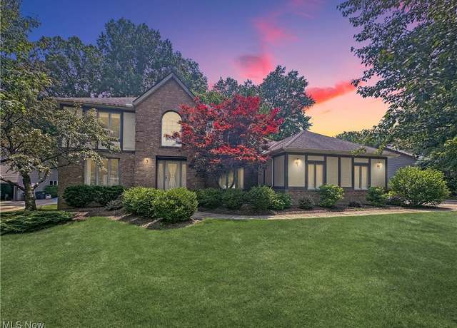 Property at 7524 Braewood Dr, Independence, OH 44131, 3 beds, 3 baths