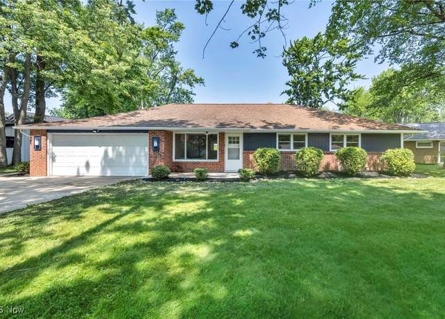 Property at 9 Nokomis Dr, Timberlake, OH 44095, 3 beds, 1.5 baths