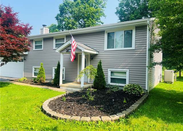 Property at 3116 Malibu Dr SW, Warren, OH 44481, 4 beds, 2 baths
