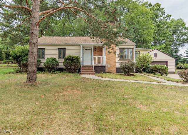 Property at 6114 Crossview Rd, Seven Hills, OH 44131, 3 beds, 2 baths