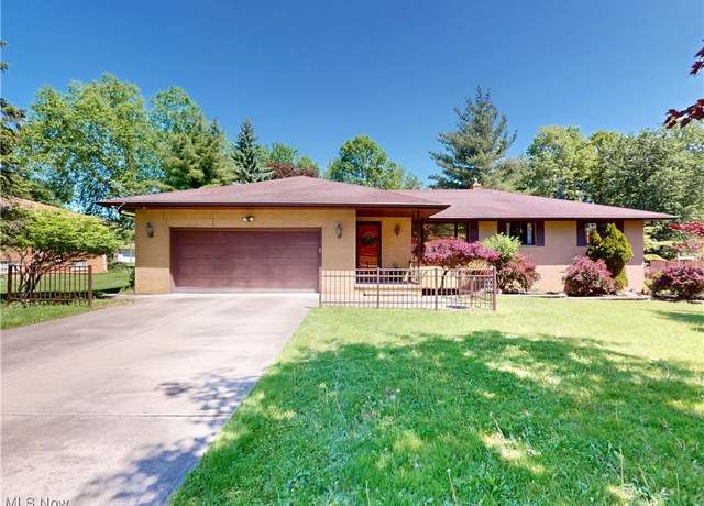 Property at 12970 Martin Dr, Parma, OH 44130, 3 beds, 3.5 baths