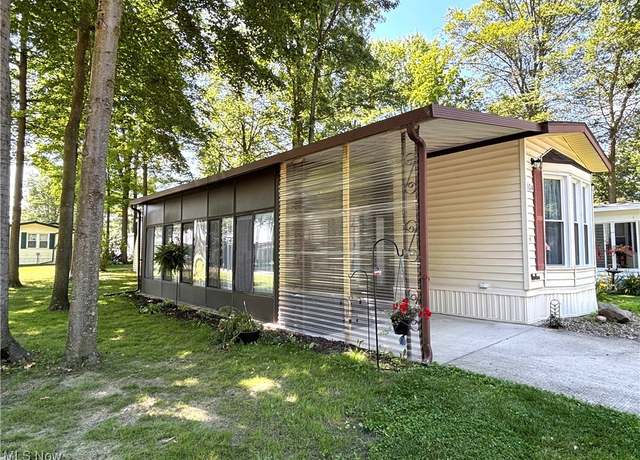 Property at 1229 Columbiana Lisbon Rd #104, Columbiana, OH 44408, 2 beds, 1 bath