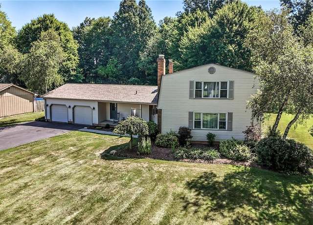 Property at 2212 Celestial Dr, Howland, OH 44484, 3 beds, 2.5 baths