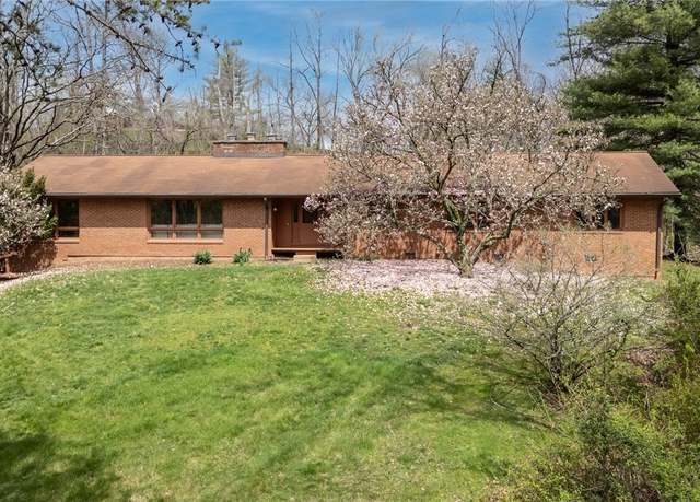 Property at 100 Crestwood Cir, Marietta, OH 45750, 4 beds, 2.5 baths