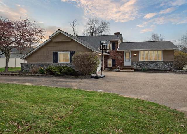 Property at 1850 Jackson Ave NW, Massillon, OH 44646, 3 beds, 2 baths
