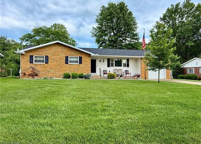 Property at 52 Woodlawn Ave, Belpre, OH 45714, 3 beds, 1.5 baths