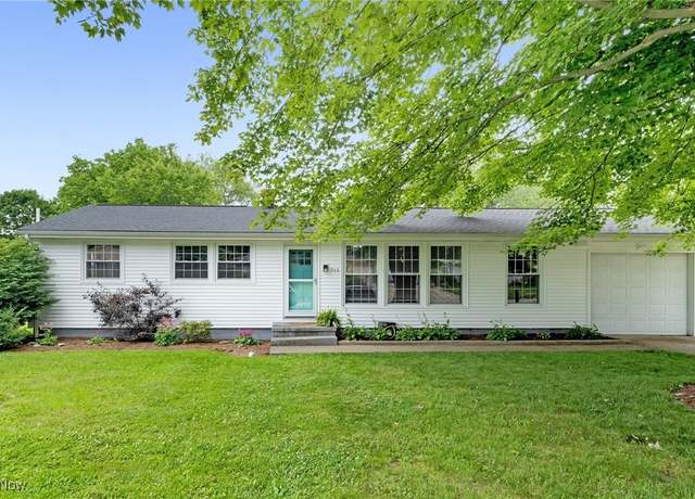 Property at 715 Circle Hill Rd SE, North Canton, OH 44720, 3 beds, 1 bath