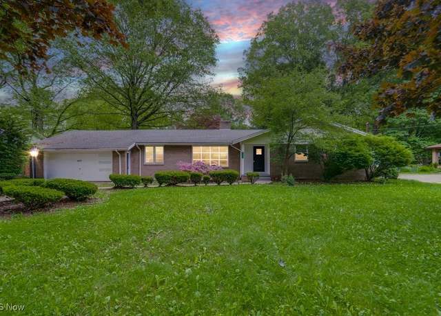 Property at 3699 Staunton Dr, Youngstown, OH 44505, 4 beds, 2.5 baths