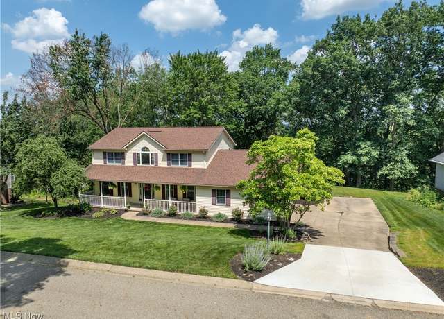 Property at 2211 Oak Tree Dr NW, Dover, OH 44622, 4 beds, 3.5 baths