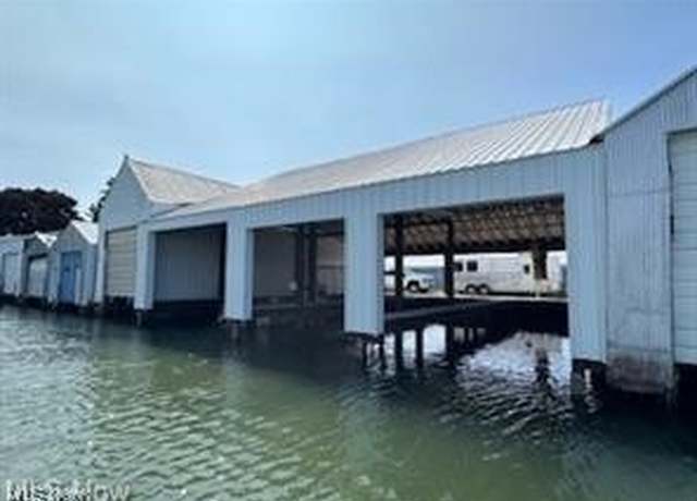 Property at 444 Hasting Dr, Sandusky, OH 44870