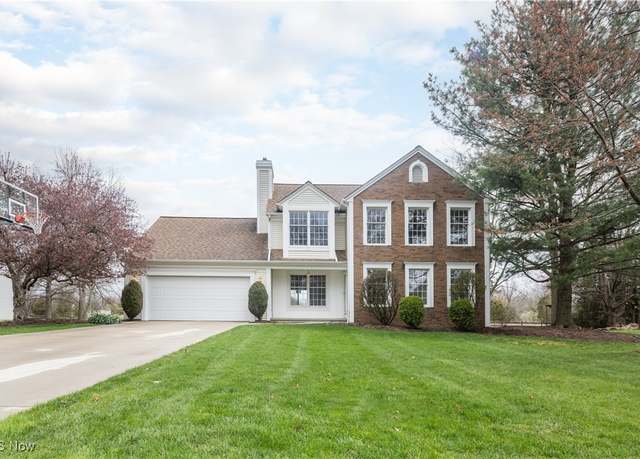 Property at 590 Chancellor Cir, Avon Lake, OH 44012, 3 beds, 2.5 baths