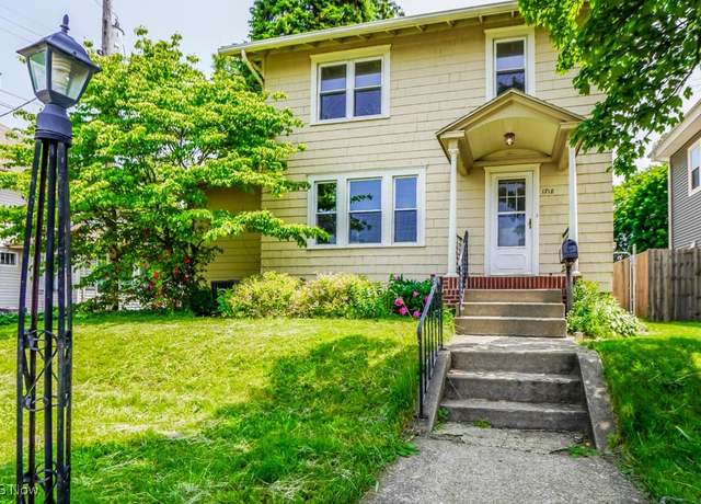 Property at 1718 Frazer Ave NW, Canton, OH 44703, 4 beds, 1.5 baths