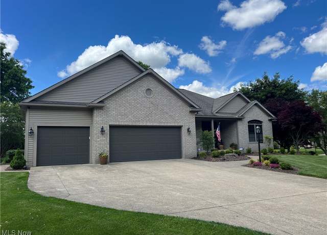 Property at 5093 Nobles Pond Dr NW, Canton, OH 44718, 3 beds, 2.5 baths