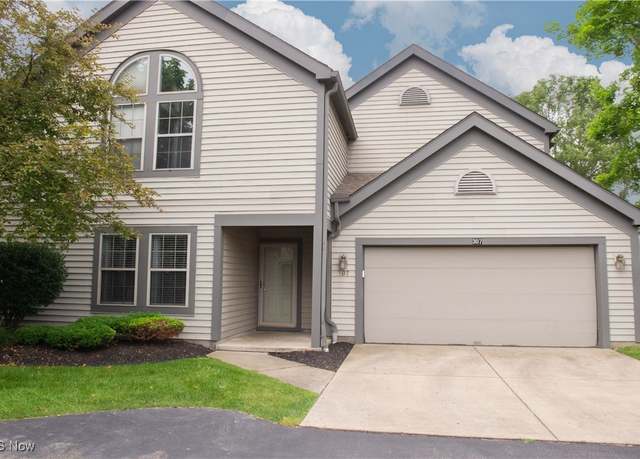 Property at 307 N Bayshore Dr, Columbiana, OH 44408, 3 beds, 2.5 baths