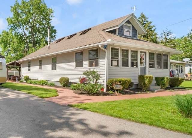 Property at 184 Brookshore Dr, Chippewa Lake, OH 44215, 3 beds, 1.5 baths