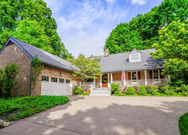 Property at 2758 Coventry Ln NW, Canton, OH 44708, 4 beds, 3.5 baths