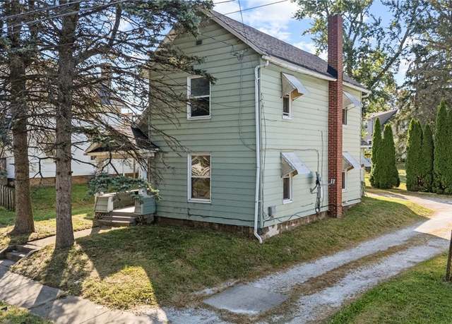 Property at 1450 Wooster Rd W, Barberton, OH 44203, 3 beds, 1.5 baths