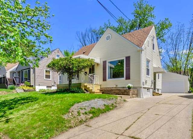 Property at 1717 Oakwood Ave, Akron, OH 44301, 3 beds, 2 baths