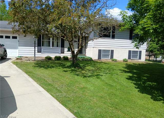 Property at 8565 Greenleaf Cir NW, Canal Fulton, OH 44614, 3 beds, 1.5 baths