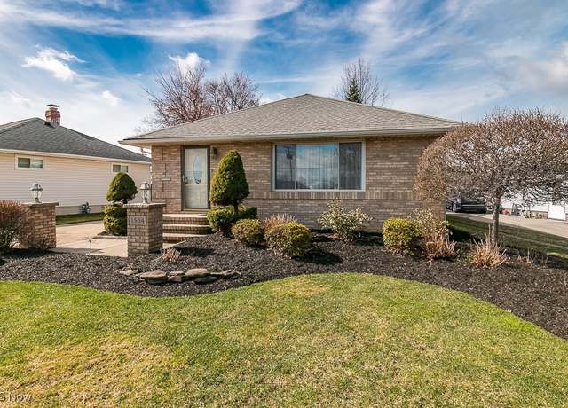 Property at 1584 Mallard Dr, Mayfield Heights, OH 44124, 3 beds, 2 baths