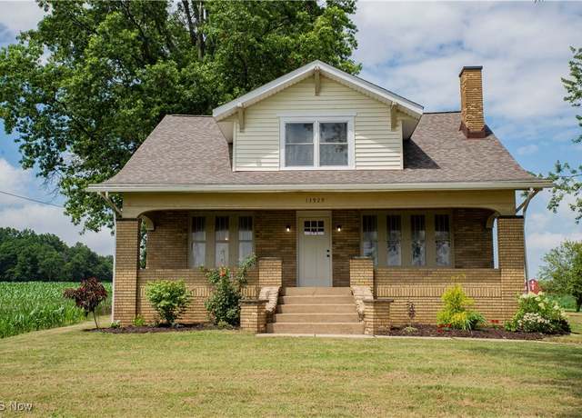Property at 13929 Louisville St NE, Paris, OH 44669, 4 beds, 1.5 baths