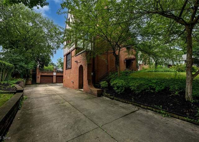 Property at 206 21st St NW, Canton, OH 44709, 6 beds, 4 baths