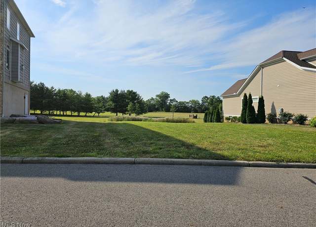 Property at 28 Shores Dr, Poland, OH 44514