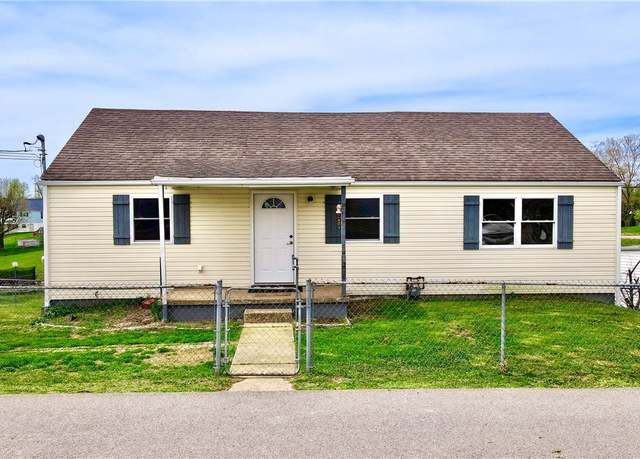 Property at 1015 Moore Ave, Parkersburg, WV 26104, 3 beds, 1 bath