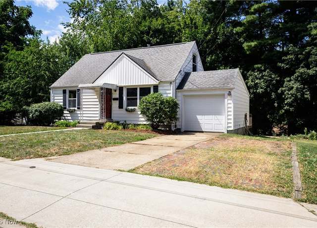 Property at 115 Parkview Ave NW, North Canton, OH 44720, 3 beds, 1 bath