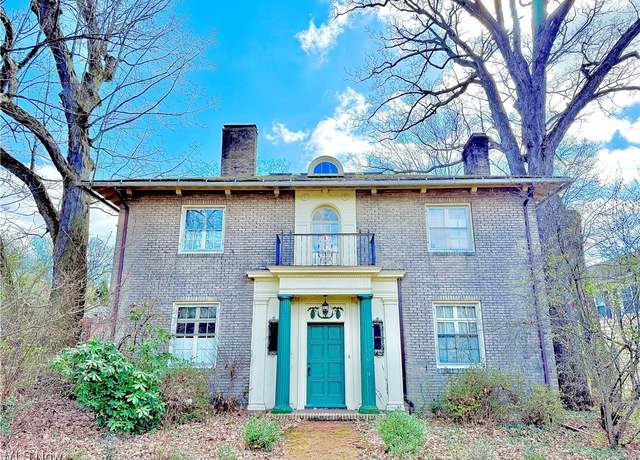 Property at 1170 W Exchange St, Akron, OH 44313, 6 beds, 6.5 baths