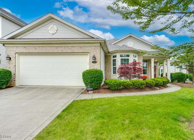 Property at 15301 Chestnut Oak Ln, Strongsville, OH 44149, 3 beds, 2 baths