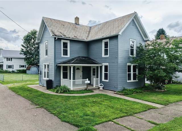Property at 230 5th St NW, New Philadelphia, OH 44663, 3 beds, 1.5 baths