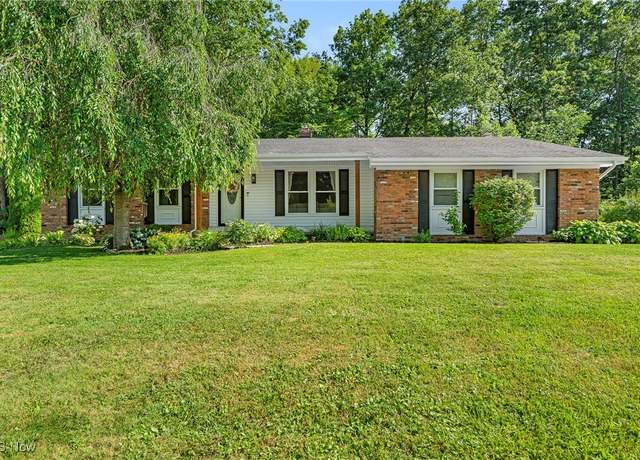 Property at 300 Chatham Dr, Aurora, OH 44202, 3 beds, 1.5 baths
