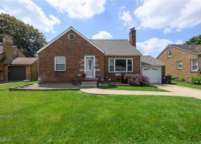 Property at 4626 Aurora St NW, Canton, OH 44708, 3 beds, 2 baths