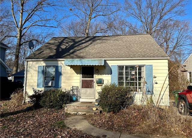 Property at 33703 Kenilworth Rd, Eastlake, OH 44095, 3 beds, 1 bath