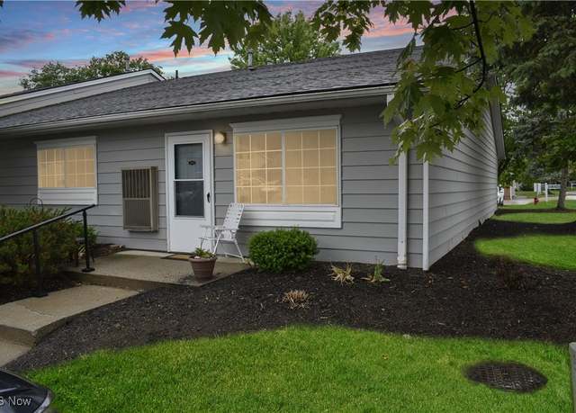 Property at 27069 Oakwood Cir, Olmsted Twp, OH 44138, 2 beds, 2 baths