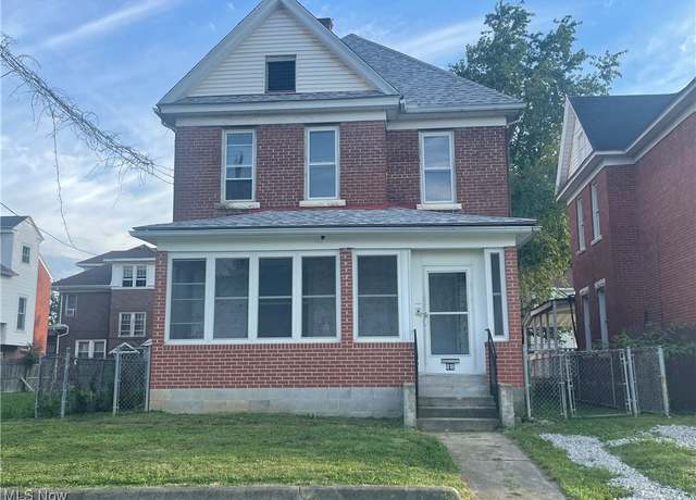 Property at 818 17th St, Parkersburg, WV 26101, 3 beds, 2 baths
