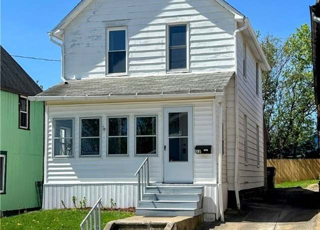 Property at 12 24th St SW, Barberton, OH 44203, 2 beds, 1.5 baths