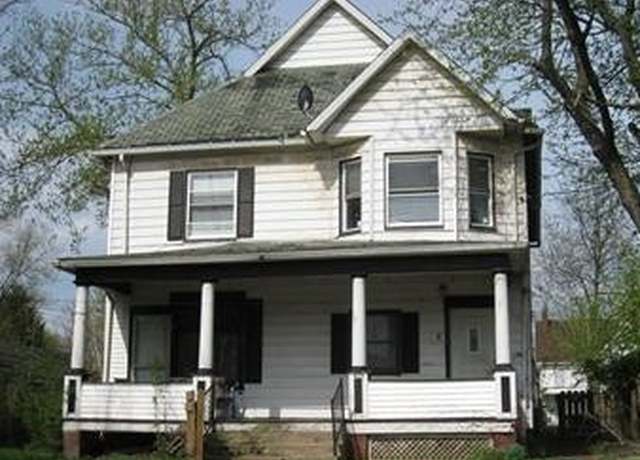 Property at 425 Fulton Rd NW, Canton, OH 44703, 4 beds, 2 baths