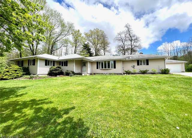 Property at 11075 Auburn Rd, Chardon, OH 44024, 4 beds, 2 baths